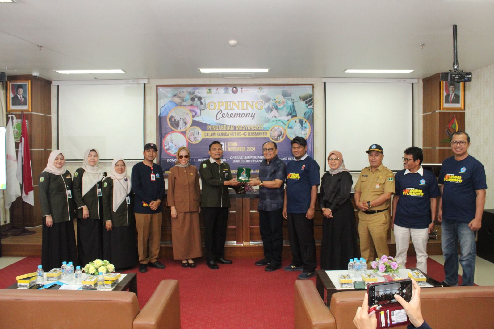 PENGABDIAN MASYARAKAT : RS UNAND BEKERJASAMA DENGAN IKASMANTRI PADANG, SMILE TRAIN INDONESIA, DAN PERDAMI SUMBAR